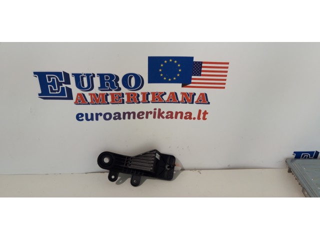 Upper Bracket, RH